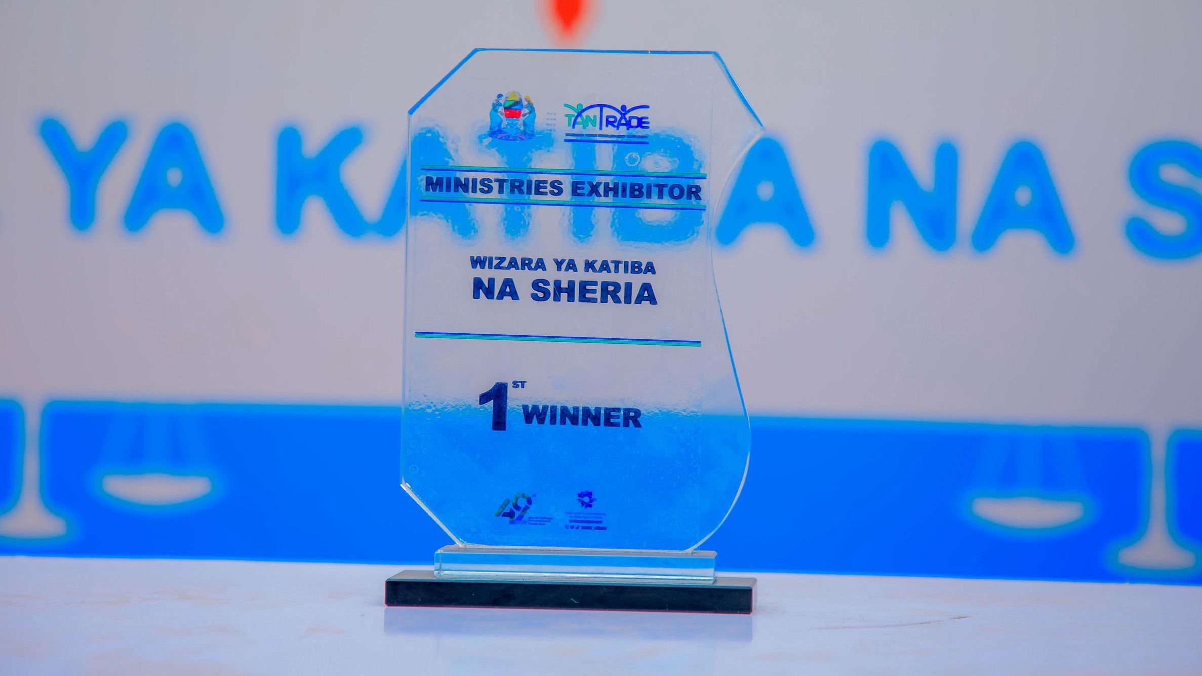 WIZARA YA KATIBA NA SHERIA YAPATA TUZO YA MSHINDI KWANZA SABASABA MAKUNDI YA WIZARA