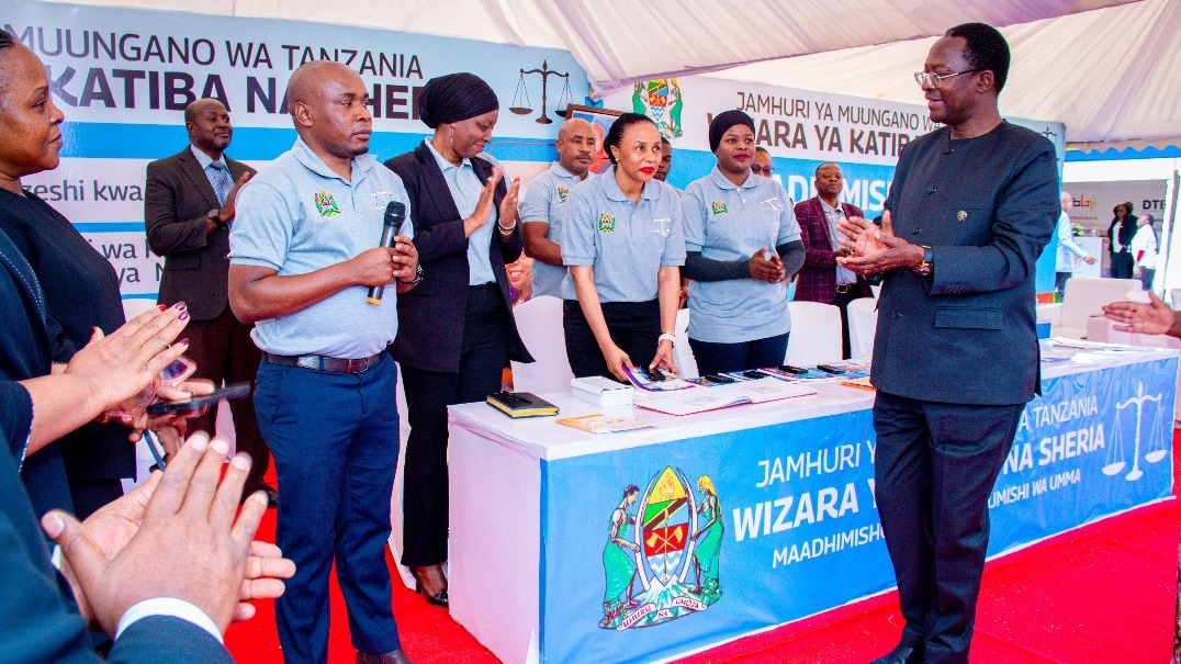 SIMBACHAWENE AIPONGEZA WIZARA YA KATIBA NA SHERIA KWA KUPUNGUZA MALALAMIKO