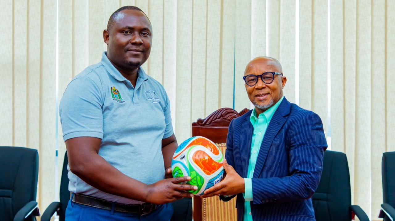 DKT.SHEKALAGHE AAHIDI ZAWADI NONO TIMU YA KATIBA SPORTS CLUB MASHINDANO YA SHIMIWI