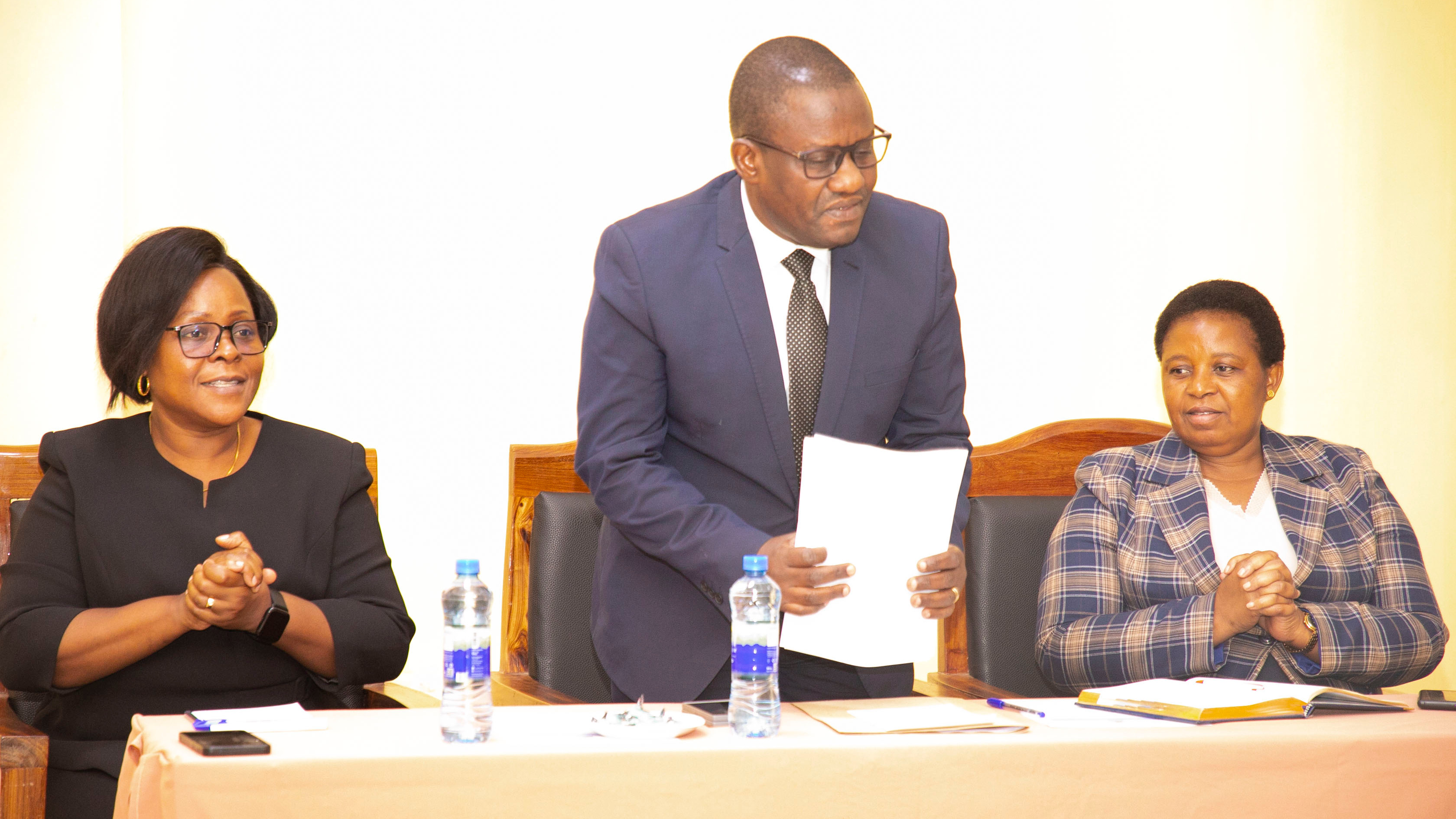 UTUNGAJI WA SHERIA NI ZOEZI LA KISERA LINALOANDALIWA KITAALAM
